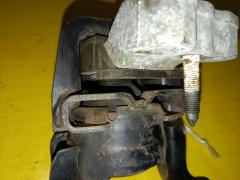 Подушка двигателя 12305-37050 на Toyota Voxy ZRR70G 3ZR-FAE Фото 2