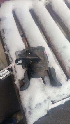 Подушка двигателя 12305-37050 на Toyota Voxy ZRR70G 3ZR-FAE Фото 4