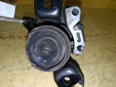Подушка двигателя 12305-28120 на Toyota Isis ANM10G 1AZ-FSE Фото 2
