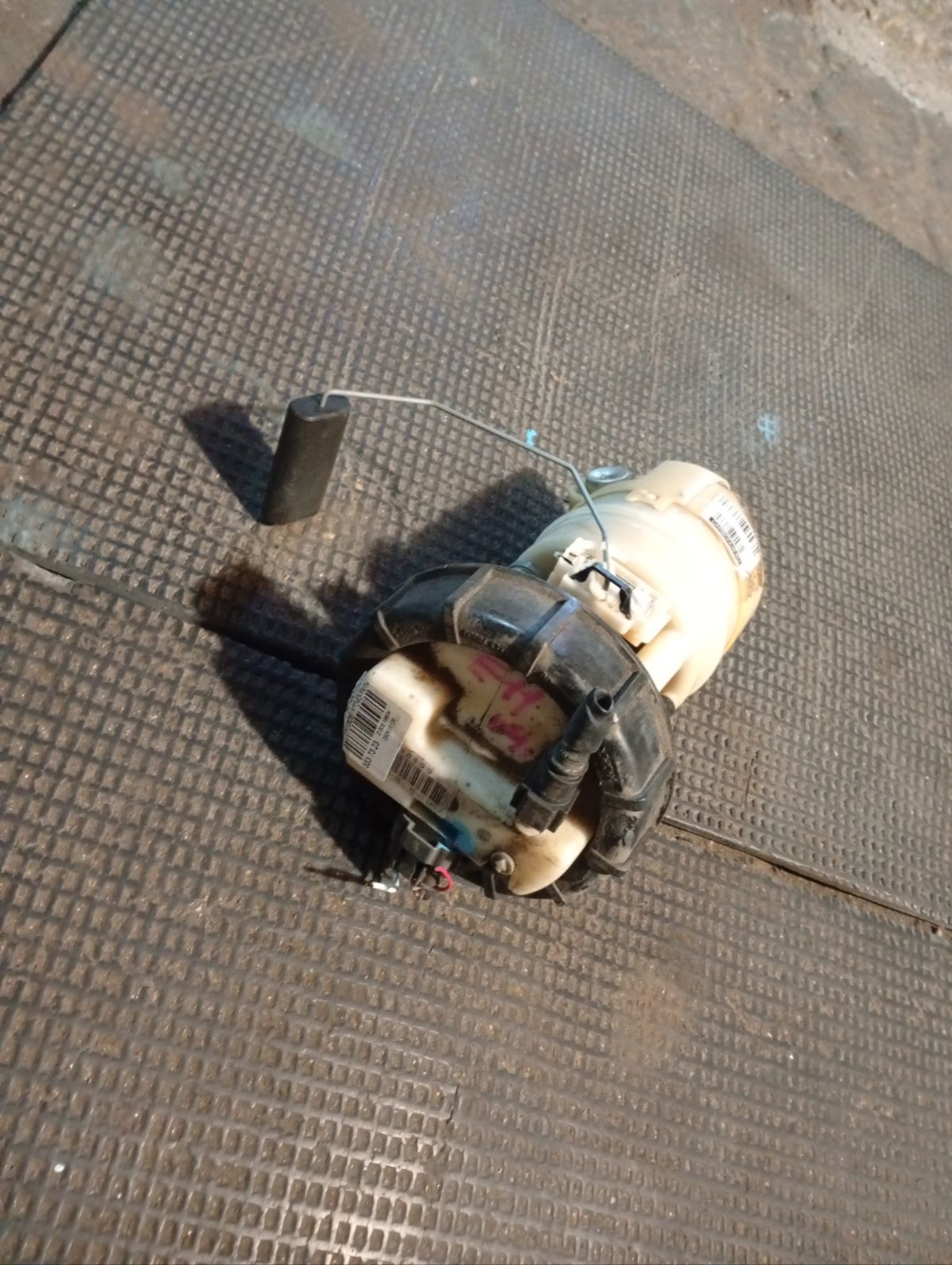 Бензонасос 17040-1V10A на Nissan Note E11 HR15DE Фото 3