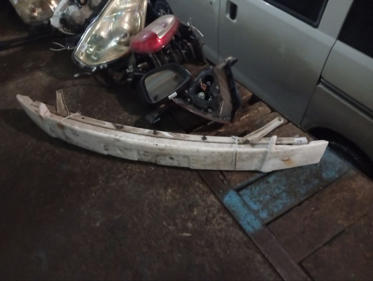 Жесткость бампера 52021-68010 на Toyota Wish ZNE10G Фото 5