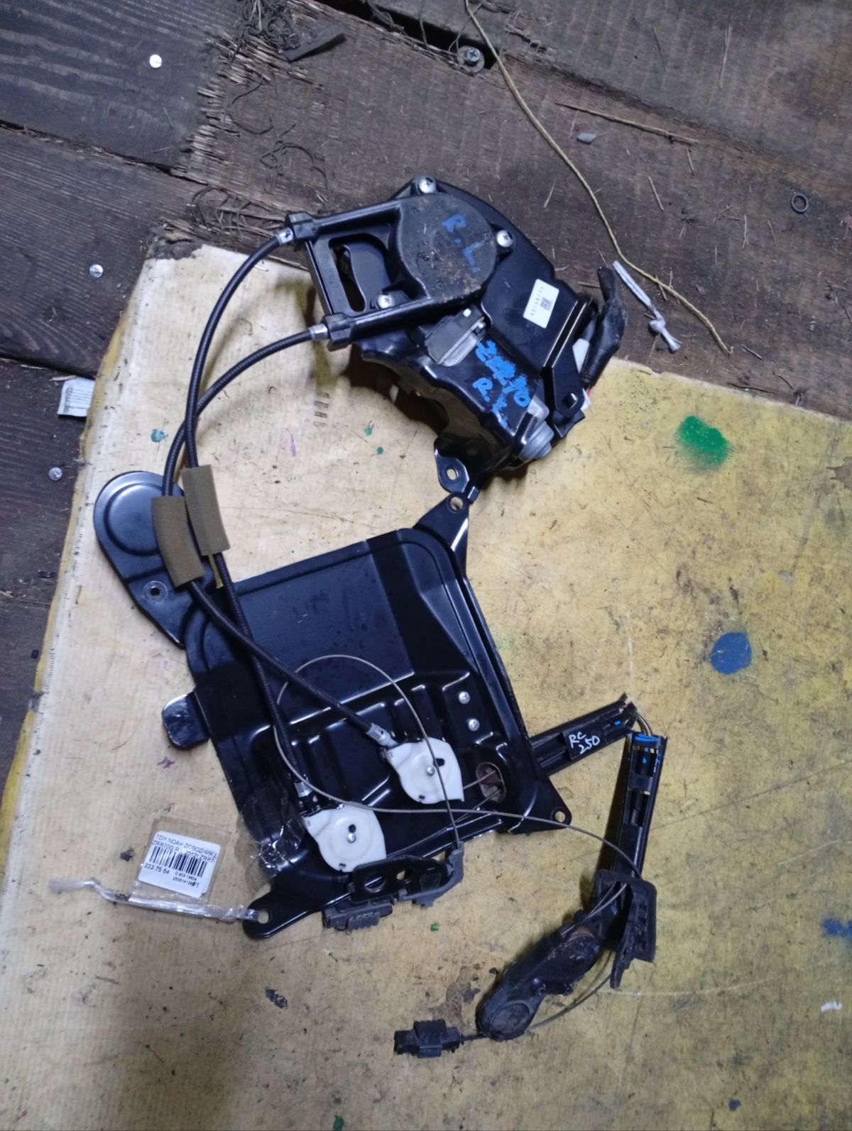 Доводчик двери на Toyota Noah ZRR70G Фото 14