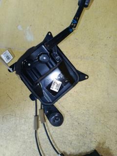 Доводчик двери на Toyota Noah ZRR70G Фото 12