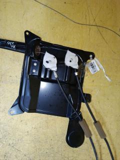 Доводчик двери на Toyota Noah ZRR70G Фото 7