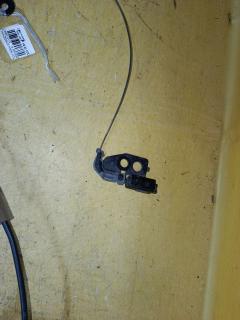 Доводчик двери на Toyota Noah ZRR70G Фото 8