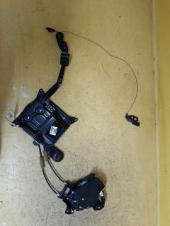 Доводчик двери на Toyota Noah ZRR70G Фото 10