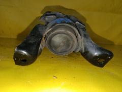 Подушка двигателя 12305-37050 на Toyota Voxy ZRR70G 3ZR-FAE Фото 3