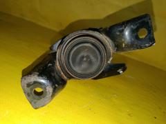 Подушка двигателя 12305-37050 на Toyota Voxy ZRR70G 3ZR-FAE Фото 3