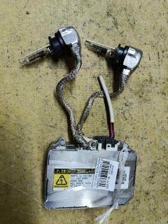 Блок розжига ксенона на Toyota Voxy AZR60G 85967-33010