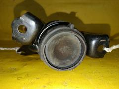 Подушка двигателя 12305-28080 на Toyota Voxy AZR60G 1AZ-FSE Фото 2
