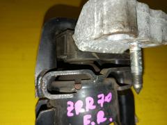 Подушка двигателя 12305-37050 на Toyota Voxy ZRR70G 3ZR-FAE Фото 2