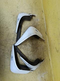 Брызговик на Toyota Ractis NCP100
