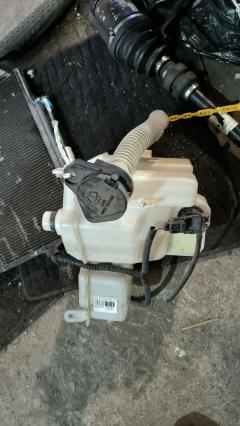 Бачок омывателя 85315-30360 на Toyota Crown GRS180 Фото 3