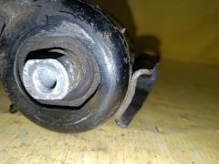 Подушка двигателя на Toyota Noah AZR60G 1AZ-FSE Фото 2