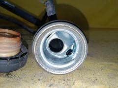 Заливная горловина топливного бака 77201-44191 на Toyota Isis ANM10G 1AZ-FSE Фото 3