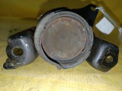 Подушка двигателя 12305-28120 на Toyota Isis ANM10G 1AZ-FSE Фото 3