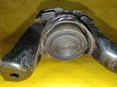 Подушка двигателя 12305-37050 на Toyota Voxy ZRR70G 3ZR-FAE Фото 3