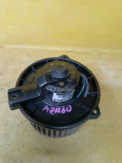 Мотор печки на Toyota Noah AZR60G