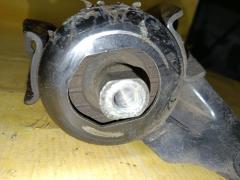 Подушка двигателя на Toyota Noah AZR60G 1AZ-FSE Фото 2