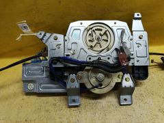Доводчик двери на Honda Stepwgn RF3 Фото 4