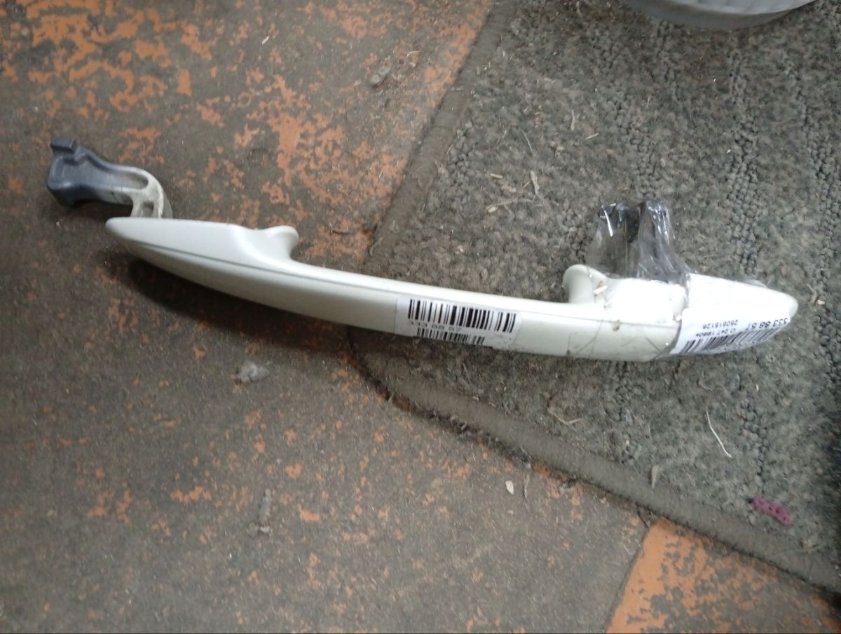 Ручка двери на Toyota Voxy ZRR70G Фото 4