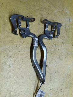 Крепление капота на Toyota Vitz SCP90