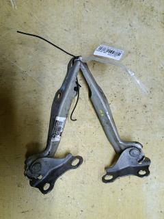 Крепление капота на Toyota Vitz NCP10 53410-52010  53420-52010
