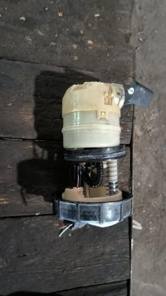 Бензонасос 17040-1V10A на Nissan Note E11 HR15DE Фото 3