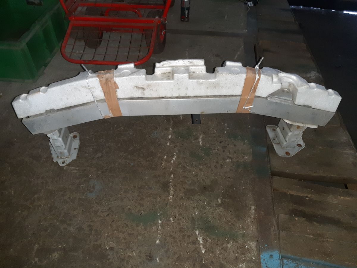 Жесткость бампера на Nissan Tiida Latio SC11 Фото 5