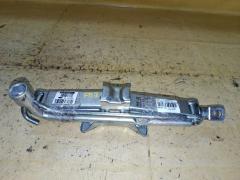 Домкрат на Honda Civic FD3