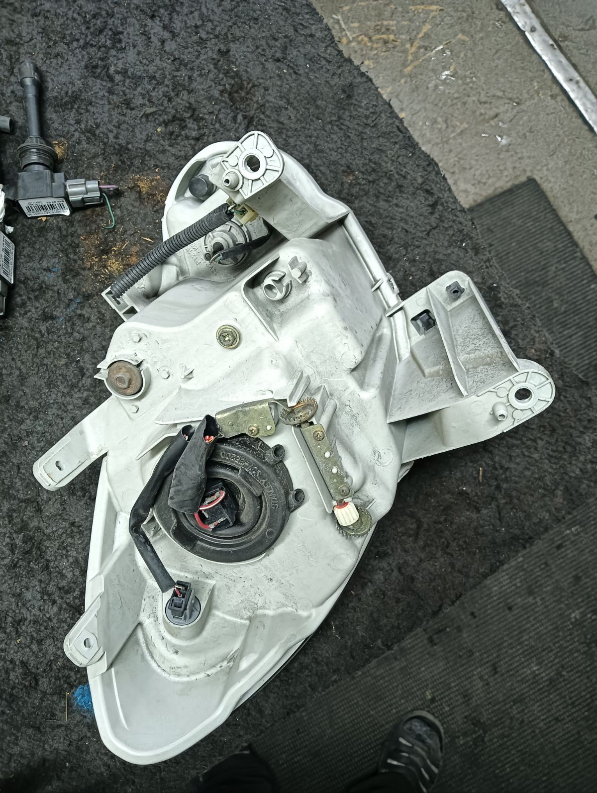 Фара P2359 P2359 на Toyota Duet M100A Фото 5