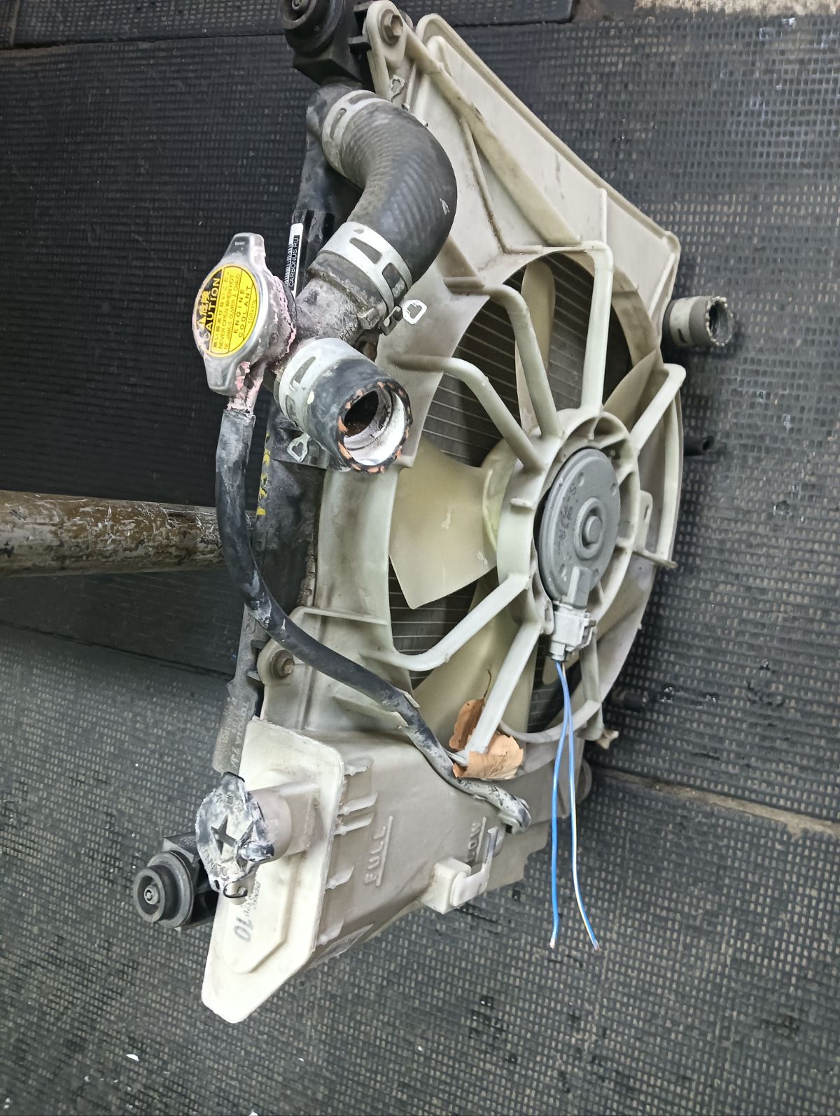 Радиатор ДВС 01153043, 028M89, 1025151SX, 102957, 130225, 1460-0127, 16400-0J020, 16400-21060, 16400-21070, 16400-21070-N1, 16400-21070-R1, 16400-21080, 16400-21081, 16400-21090, 16400-21120, 16400-21121, 1640021060, 1640021070, 164002107087, 1640021071, 1640021080, 16403-0J020, 2060347, 2061046, 2064058, 2064073, 2065108, 210031N, 284798T, 284799H, 284799HA, 284799T, 29170, 29170A, 29340, 31-1125, 34611011, 350213103700, 366000, 53002259, 53212, 60532259, 6112177N, 64799, 64799A, 734841, 810308-4, 8103084K, 8109302258, 8109302287, 812259R, 8660551, 8660553, 8MK 376 748-351, 8MK 376 773-471, ACRB142, ADT39859, CR 1523 000S, CU2305, DA15110CHK, DAP151010CHK, DCM3214, DRM50080, FP 70 A534, FP 70 A534-X, FX-036-8054, FX-036-8054A, JAPRDA153043, JPR0030, KTO259, LH2305(16)A/T, LRC 1907, NC01076053B, NC01076054B, NDT-1121, PL010863, PRS3538, RA2405, RA64799, RA64799A, RA64799Q, RB2927, RD4446, RDA153043, STR0159, STR0160, STTY000W10, T156A59, T553-16, T789-01, TD-036-8054, TD-036-8054A, TO-0195-16, TO2259, TOY0W10, TY-NCP-1216, TY000W10, TY01100501000, TY37062A, TYNCP1216, TYV1005B0, TYYAS99-912, TYYAS99-913, TYYAS99912, VCS4799, WG1722143 на Toyota Ist NCP61 1NZ-FE Фото 4