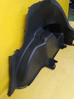 Обшивка багажника 64730-52290 на Toyota Vitz SCP90 Фото 3