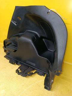 Обшивка багажника 64730-52400 на Toyota Vitz NSP130 Фото 2