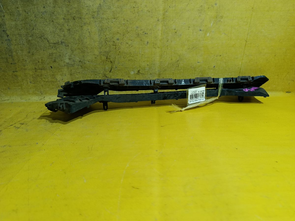 Крепление бампера 52575-47020, 52576-47020 на Toyota Prius ZVW30 Фото 3