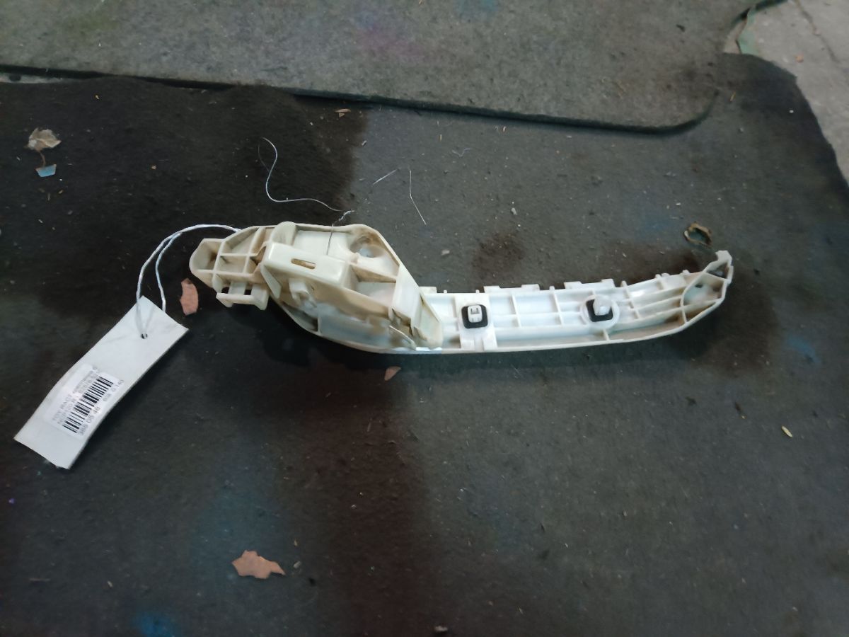 Крепление бампера 52576-52100 на Toyota Ractis NCP120 Фото 4