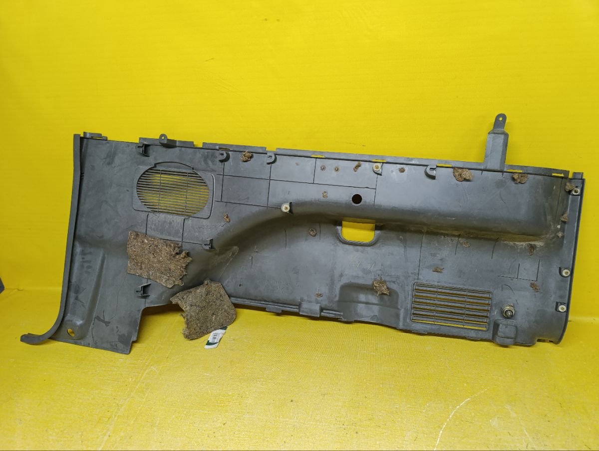 Обшивка багажника на Mitsubishi Pajero V65W Фото 11