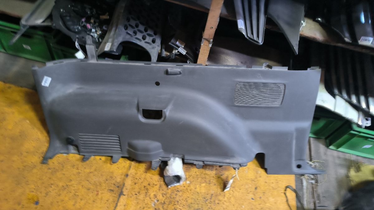 Обшивка багажника на Mitsubishi Pajero V65W Фото 14