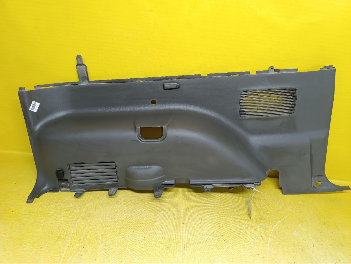 Обшивка багажника на Mitsubishi Pajero V65W Фото 3