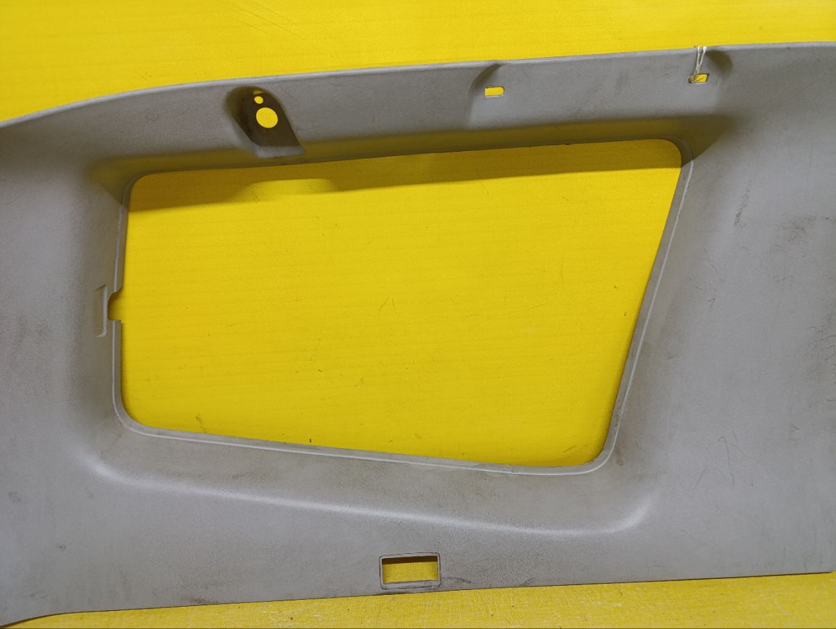 Обшивка багажника на Mitsubishi Pajero V65W Фото 5