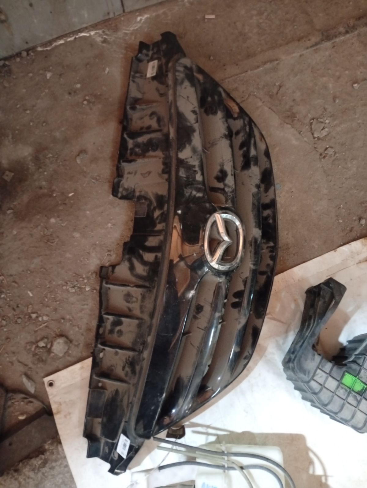 Решетка радиатора на Mazda Mpv LW3W Фото 3
