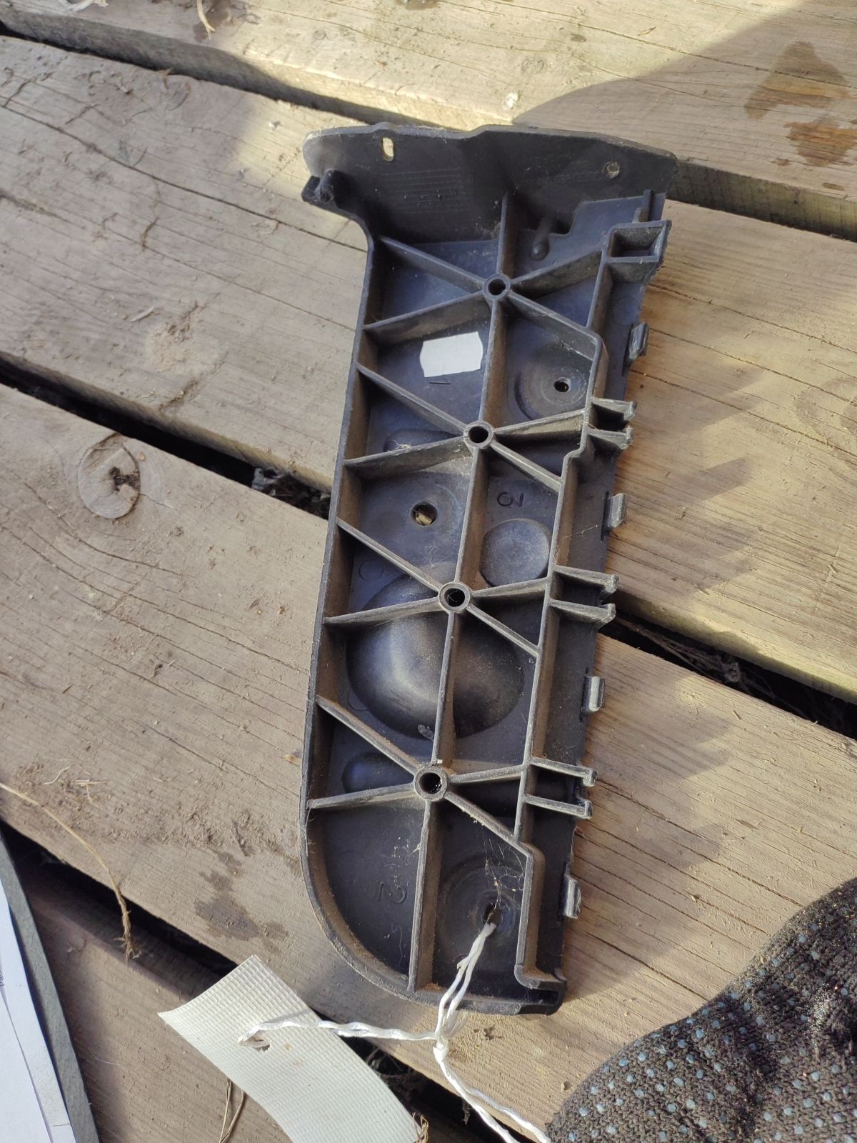 Крепление бампера 8E0807454B на Audi A4avant 8EALT Фото 3