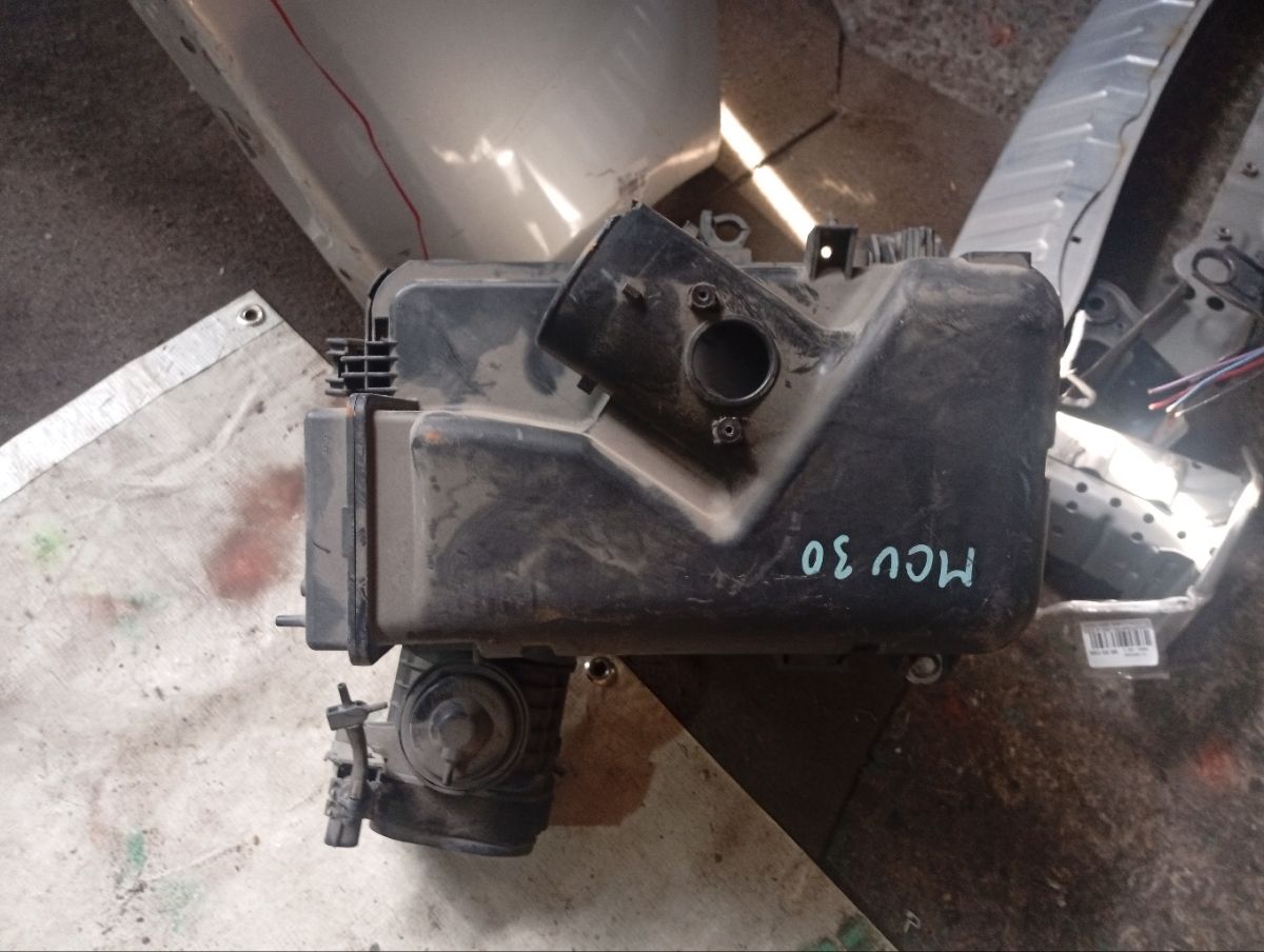 Корпус воздушного фильтра 17700-20180, 17700-20200 на Toyota Windom MCV30 1MZ-FE Фото 4
