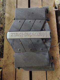 Корпус воздушного фильтра A1120901101, A1120900601 на Mercedes-Benz Clk-Class C209.365 112.955 Фото 3