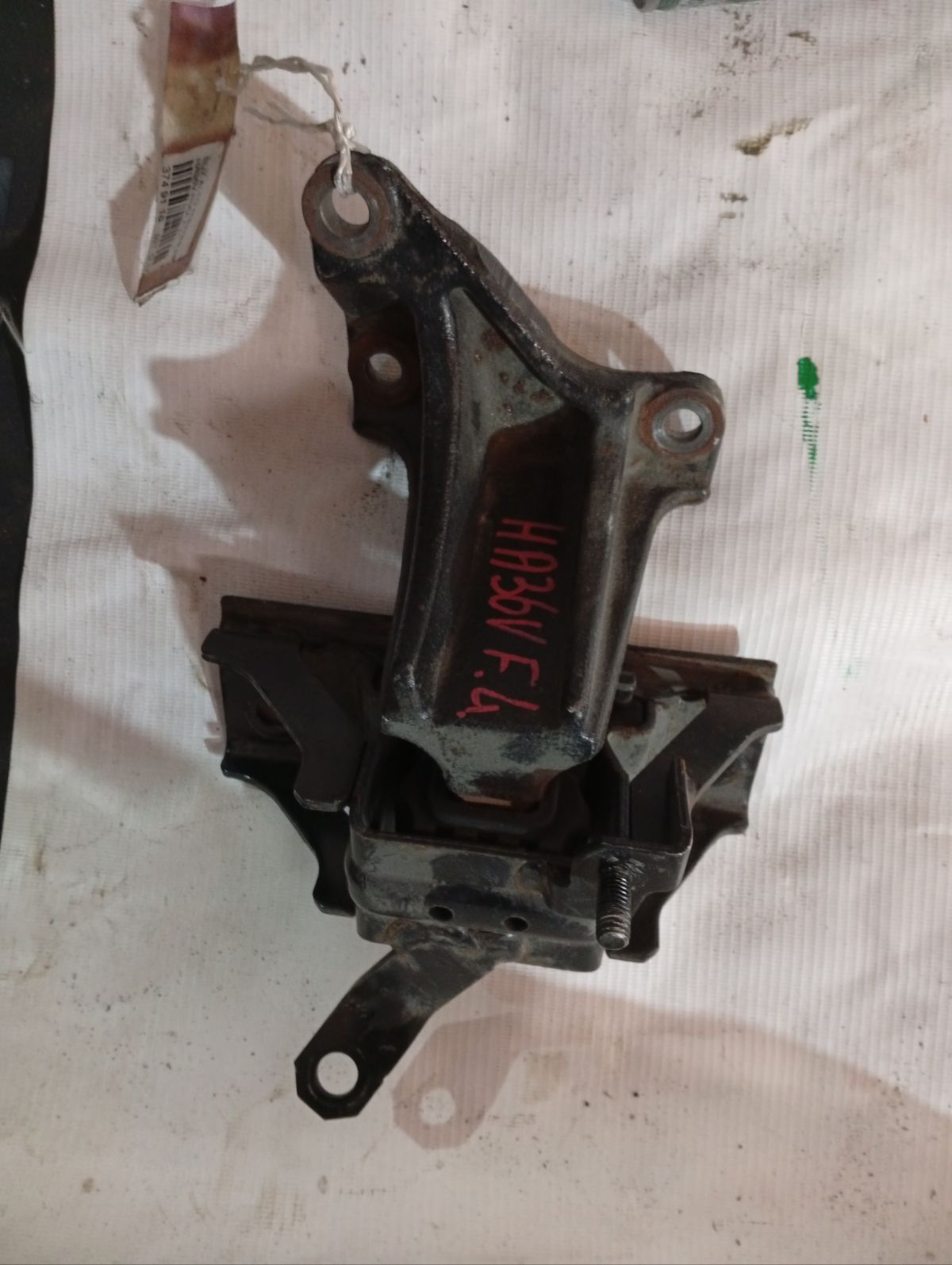 Подушка двигателя на Suzuki Alto HA36V R06A Фото 2