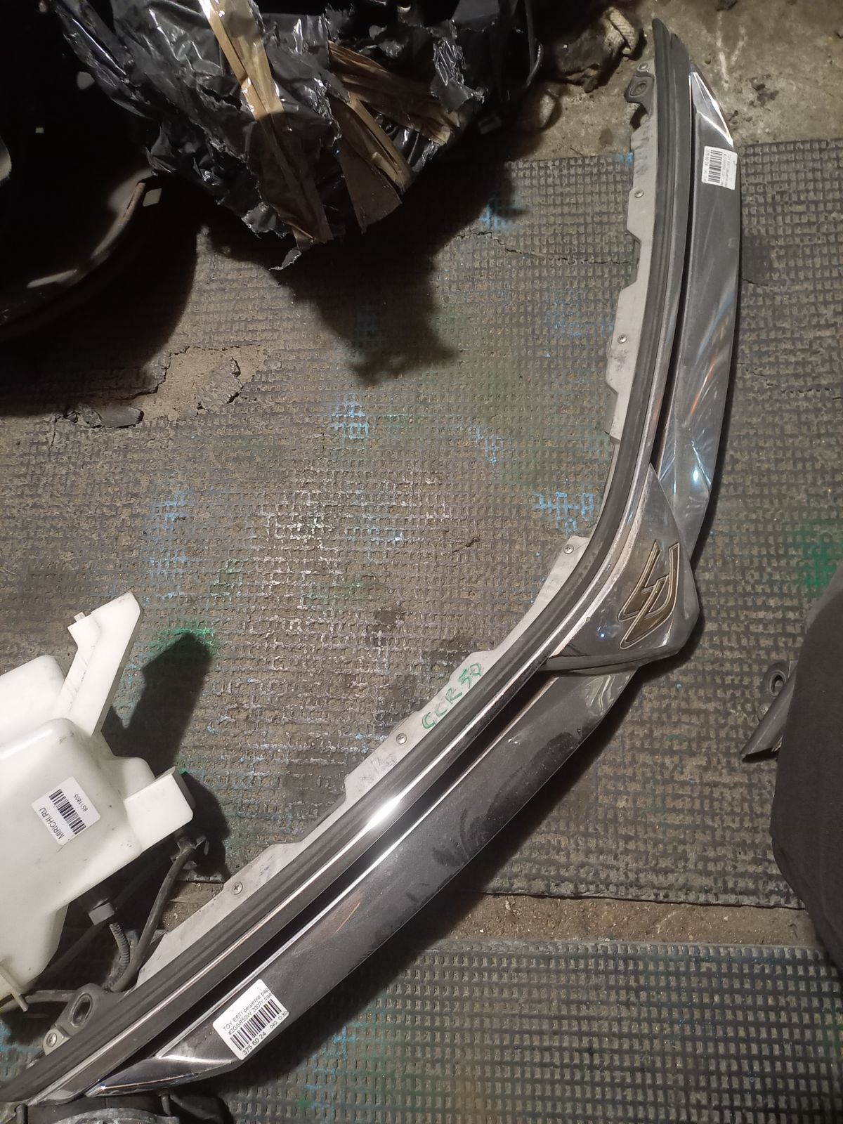 Решетка радиатора на Toyota Estima GSR50W Фото 4