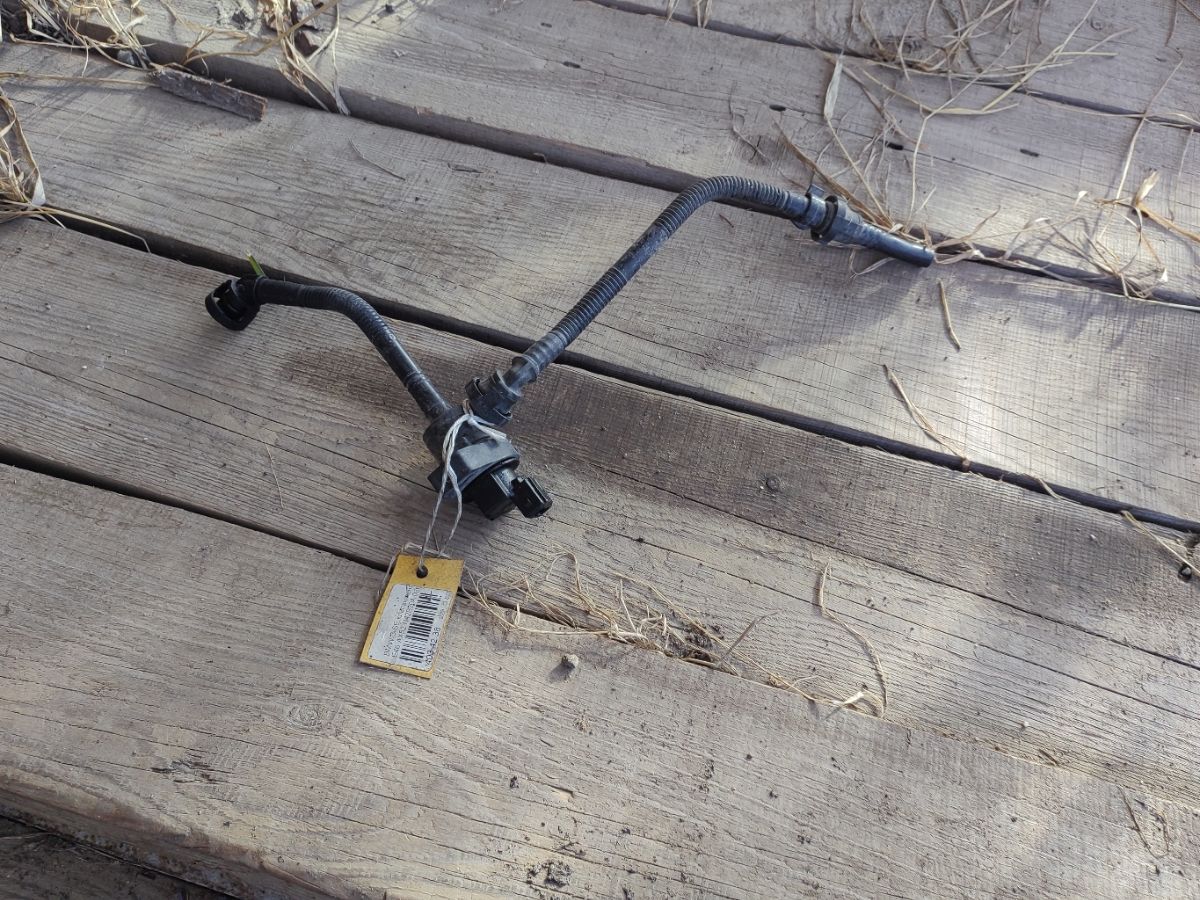 Клапан вентиляции топливного бака 13907512576 на Bmw 3-Series E46-AX52 N42B20A Фото 2