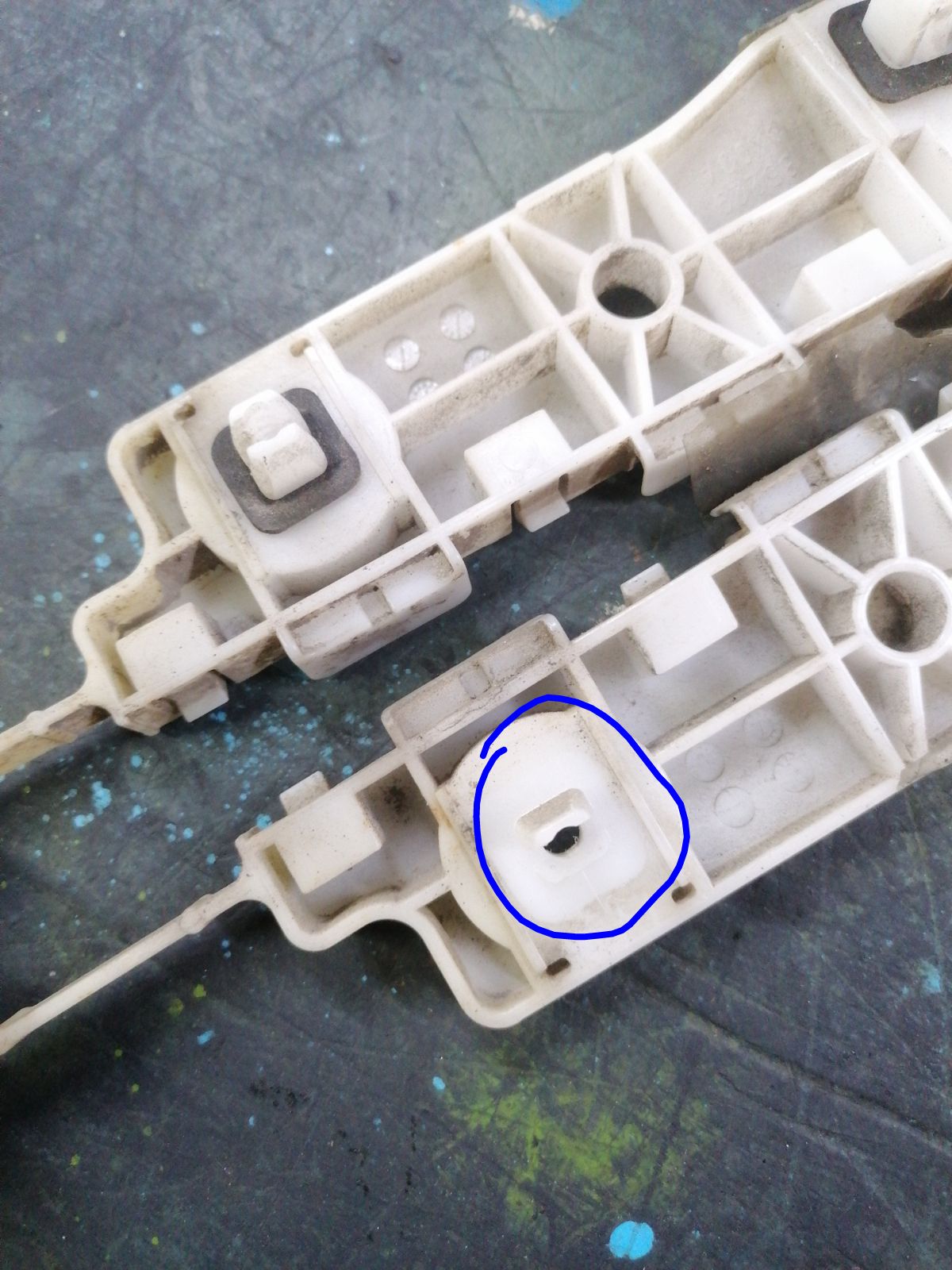 Крепление бампера на Nissan Nv200 Vanette VM20 Фото 7