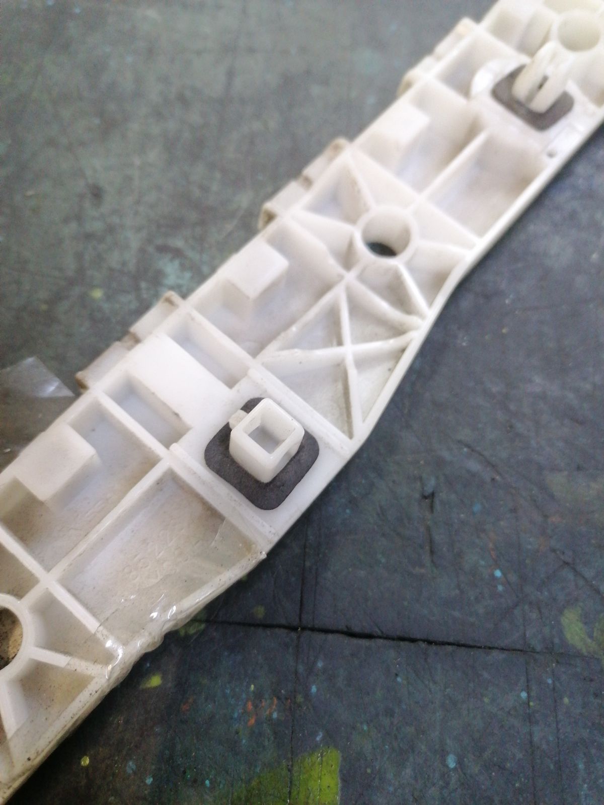 Крепление бампера на Nissan Nv200 Vanette VM20 Фото 8