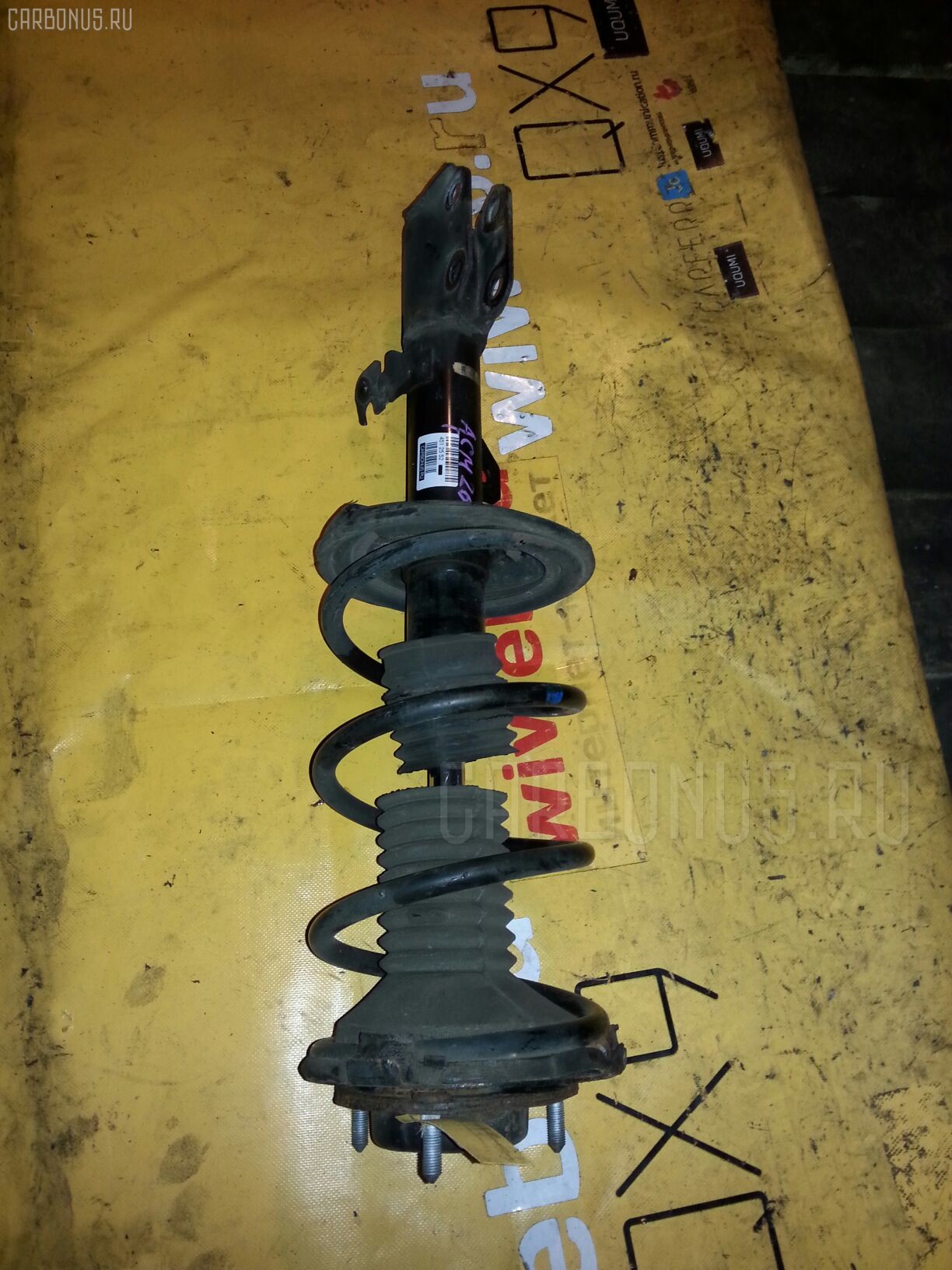 Стойка амортизатора на Toyota Ipsum ACM26W 2AZ-FE. Переднее правое ...